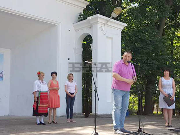 Кметът на Разград откри втория национален фестивал "Един ден в Лудогорието" Кметът на Разград откри втория национален фестивал "Един ден в Лудогорието"