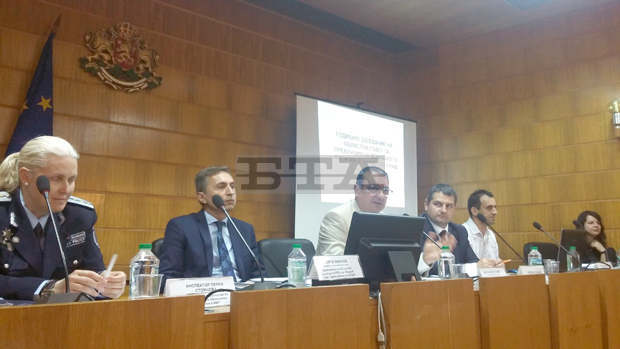 Министерството на правосъдието ще изготви пакет от изменения в нормативните актове, регламентиращи защитата на правата на жертвите на домашно насилие