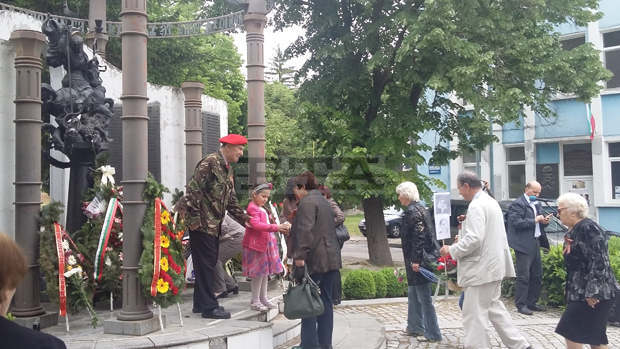 Разградчани почетоха паметта на загиналите във Втората световна война Разградчани почетоха паметта на загиналите във Втората световна война