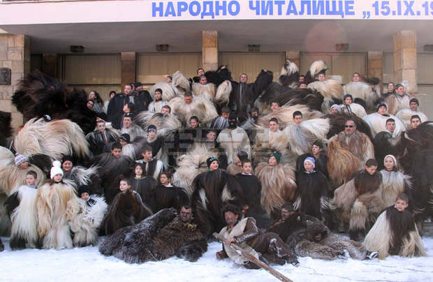 Разлог се подготвя за кукерския карнавал "Старчевата"