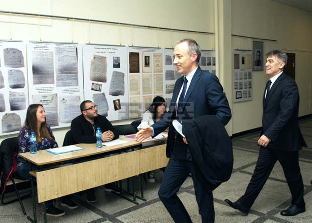 Усилията за обхващане на деца и ученици занапред трябва да са върху ежедневната им посещаемост и включването им в училище, според министър Вълчев Усилията за обхващане на деца и ученици занапред трябва да са върху ежедневната им посещаемост и включването им в училище, според министър Вълчев