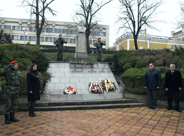 Посланикът на Унгария у нас Текла Харангозо посети Шумен по повод Националния празник на Унгария Посланикът на Унгария у нас Текла Харангозо посети Шумен по повод Националния празник на Унгария