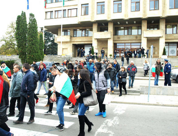 Шуменци излязоха на нов протест Шуменци излязоха на нов протест