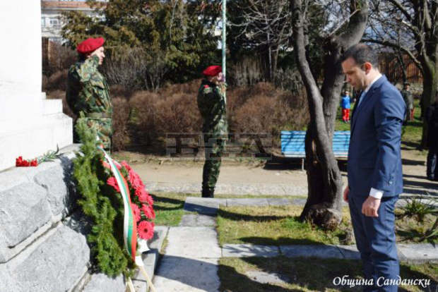 С военни почести и тържествена програма община Сандански отбеляза 3 март С военни почести и тържествена програма община Сандански отбеляза 3 март