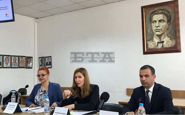 Министър Николина Ангелкова: От 1 юни стартираме широка рекламна кампания в 16 държави Министър Николина Ангелкова: От 1 юни стартираме широка рекламна кампания в 16 държави
