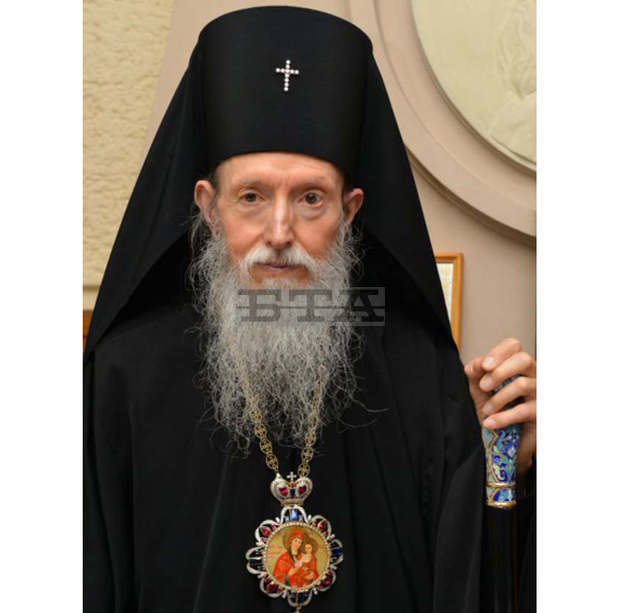 Рождество е празник на любовта Божия към човека, каза в коледното си послание Сливенският митрополит Иоаникий