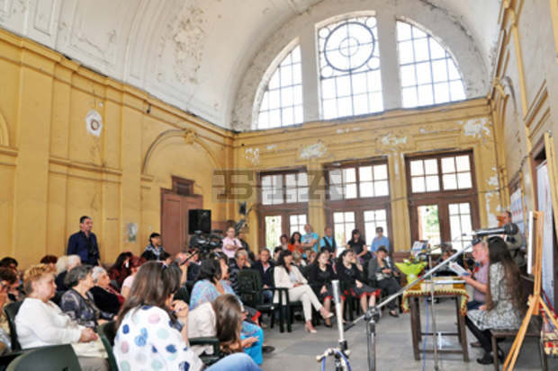 В Лом поет представи новата си книга в чакалнята на старата ж.п. гара