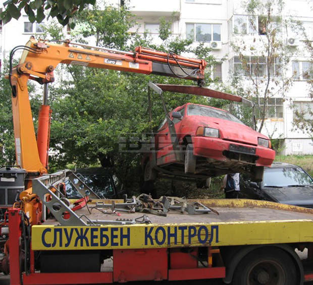 В Бургас за десет години са премахнати близо 4000 изоставени стари коли В Бургас за десет години са премахнати близо 4000 изоставени стари коли