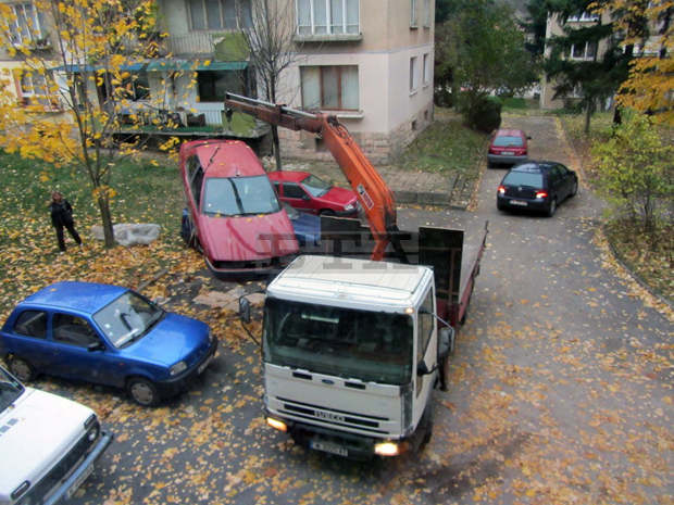 Общината в Берковица вдига изоставени автомобили от улици и квартали Общината в Берковица вдига изоставени автомобили от улици и квартали