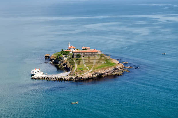 От утре започват туристическите разходки до острова "Света Анастасия"