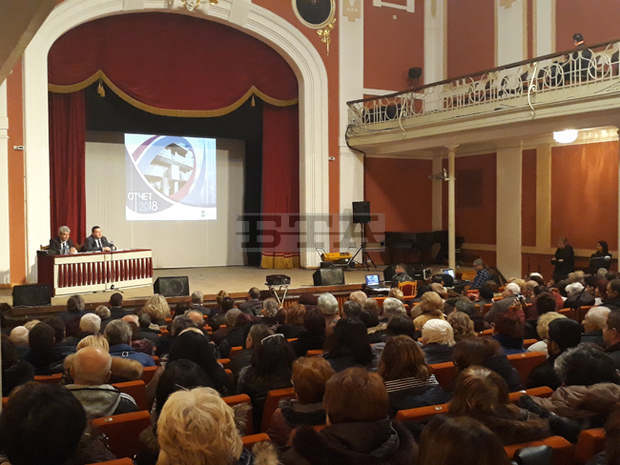 Кметът на Свищов Генчо Генчев направи публичен отчет на дейността си през третата година от своя мандат Кметът на Свищов Генчо Генчев направи публичен отчет на дейността си през третата година от своя мандат