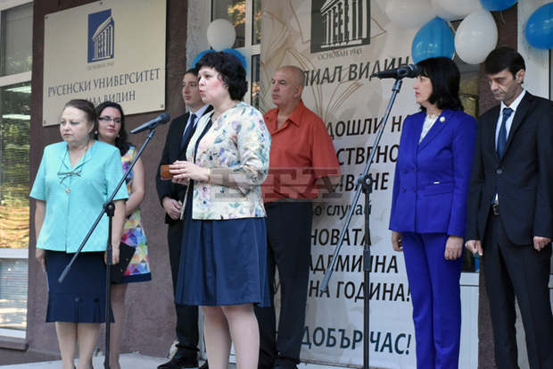 Народният представител от ГЕРБ Владимир Тошев участва във Видин в тържествени церемонии за откриване на новата учебна година Народният представител от ГЕРБ Владимир Тошев участва във Видин в тържествени церемонии за откриване на новата учебна година
