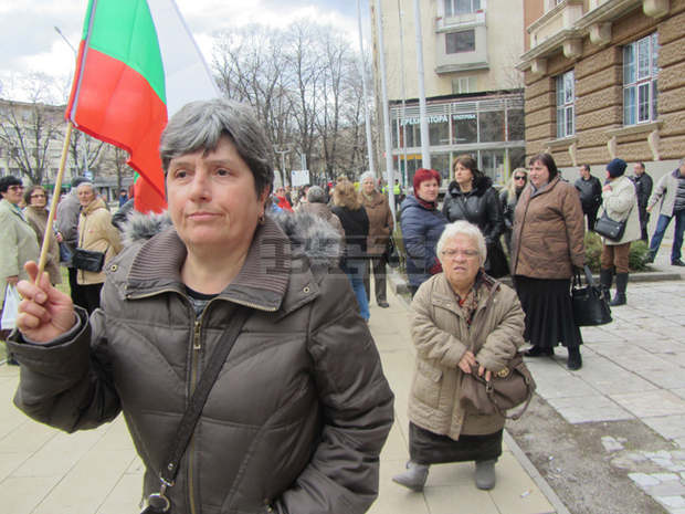Перничани се събраха на протест срещу "Топлофикация"
