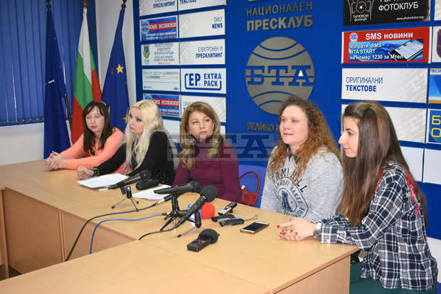 Защитници на животните предлагат контрол на търговията с домашни любимци в интернет