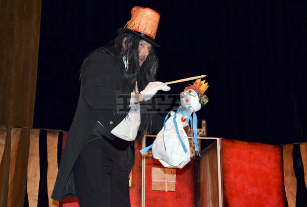 В новия спектакъл "Приказка от грешки" актьори и деца подреждат  приказния свят от книгите