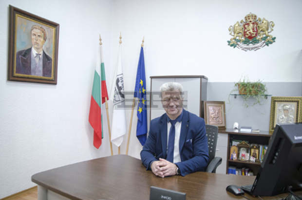 Кметът на Пещера ще разговаря с представители на БДЖ заради намаляване броя на влаковете Кметът на Пещера ще разговаря с представители на БДЖ заради намаляване броя на влаковете