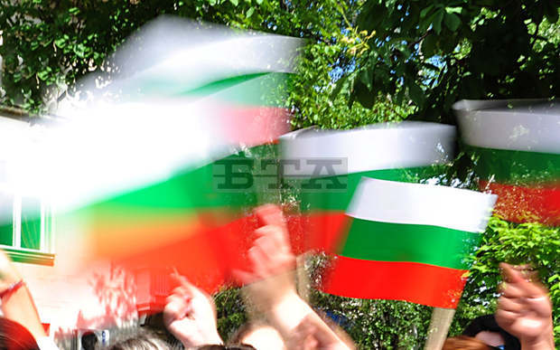 Национални знамена ще получават посетителите в администрацията на Димитровград Национални знамена ще получават посетителите в администрацията на Димитровград
