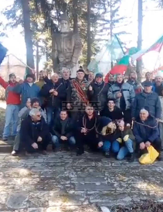 По стародавна традиция избраха Цар на виното в опаченското село Горско Абланово