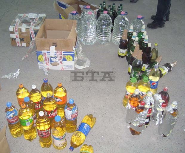 Митнически служители откриха цигари и наливен алкохол без редовни документи на граничния пункт при Дунав мост 2 Митнически служители откриха цигари и наливен алкохол без редовни документи на граничния пункт при Дунав мост 2