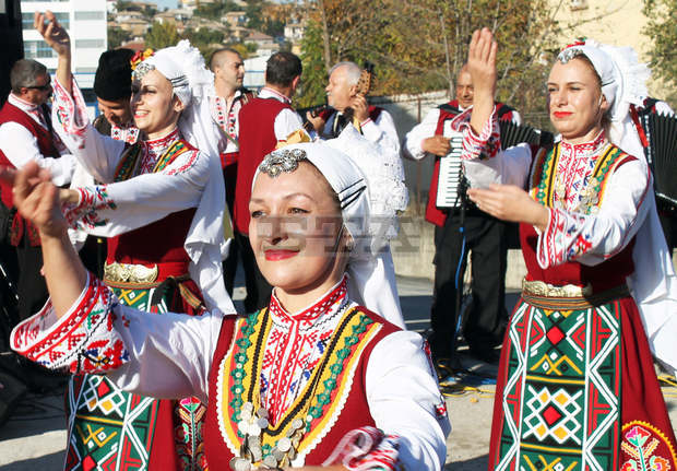 "4Magic" и Ансамбъл "Мизия" участват в новогодишната програма на Община Търговище