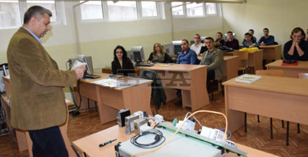 Представители на бизнеса споделиха практически опит със студенти от Русенския университет Представители на бизнеса споделиха практически опит със студенти от Русенския университет
