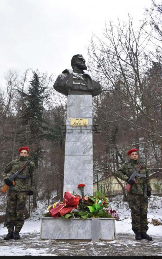 Благоевградската  общественост отдаде почит към Христо Ботев в деня на 171-та годишнина от неговото рождение
