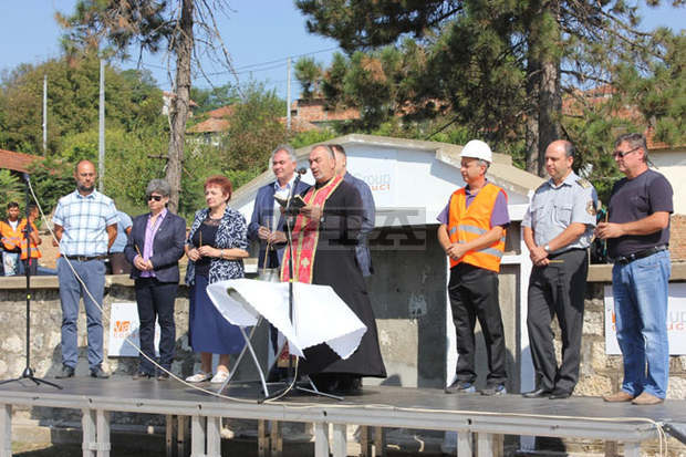 Започна изграждането на канализационна мрежа в плевенското село Буковлък с инвестиция от над 7,9 млн. лв. Започна изграждането на канализационна мрежа в плевенското село Буковлък с инвестиция от над 7,9 млн. лв.