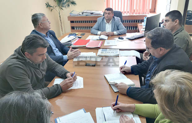Доставката на дърва за огрев за населението обсъдиха ръководствата на община Кърджали и Горското стопанство Доставката на дърва за огрев за населението обсъдиха ръководствата на община Кърджали и Горското стопанство