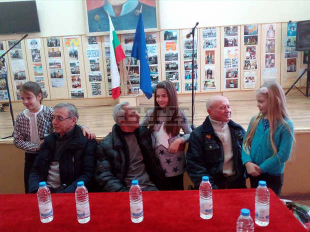 С инициативата "Китка мъдрости от дядо" деца от Свищов съживяват фолклорното наследство С инициативата "Китка мъдрости от дядо" деца от Свищов съживяват фолклорното наследство
