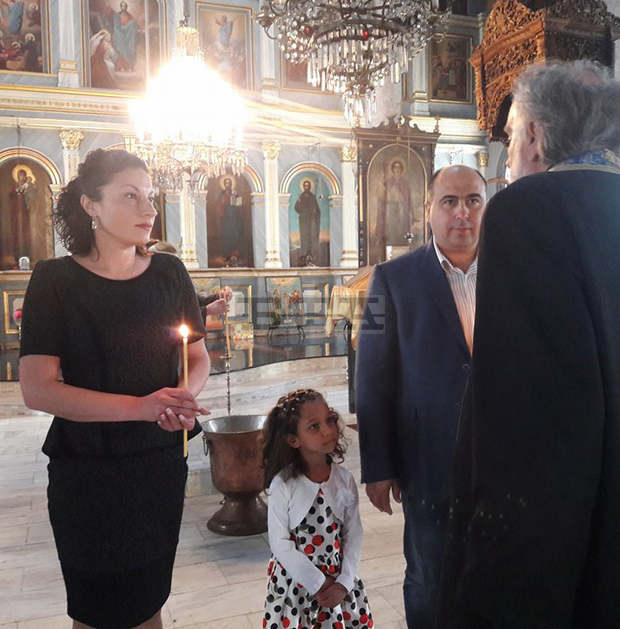 В Плевен днес кръстиха 4-годишно дете без родители, депутат му стана кръстник В Плевен днес кръстиха 4-годишно дете без родители, депутат му стана кръстник
