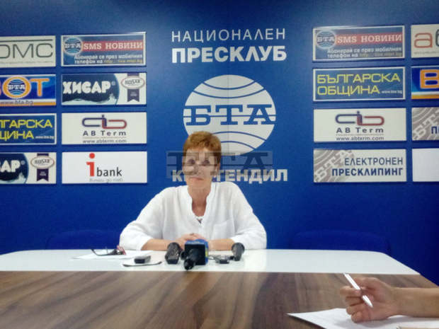 Възстановена от съда училищна директорка встъпва в длъжност Възстановена от съда училищна директорка встъпва в длъжност