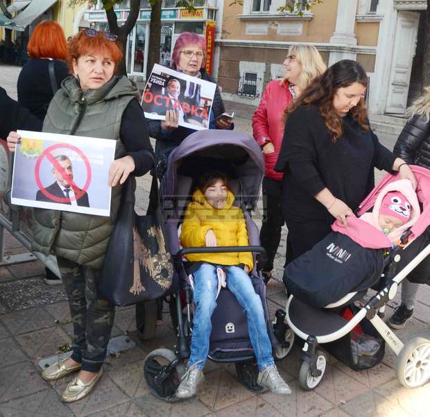 И в Добрич майки на деца с увреждания излязоха на протест