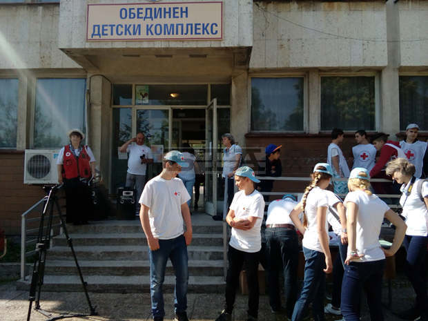 Ученици от Кюстендил и Дупница показаха уменията си за оказване на първа долекарска помощ на областно състезание Ученици от Кюстендил и Дупница показаха уменията си за оказване на първа долекарска помощ на областно състезание