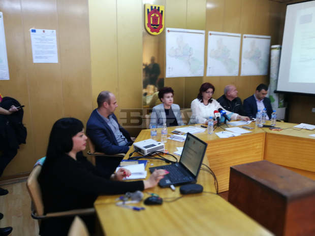 Фините прахови частици, отделяни от твърдо гориво, са най-големият замърсител на Перник Фините прахови частици, отделяни от твърдо гориво, са най-големият замърсител на Перник