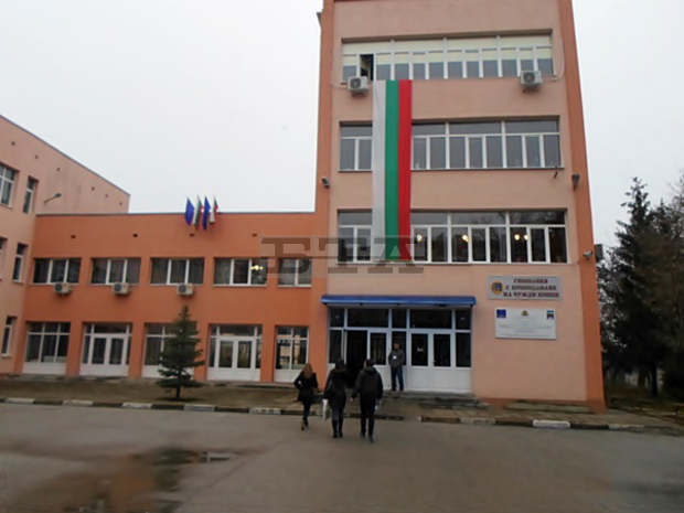 В Плевен Общинският съвет извънредно ще обсъди отпускане на финансова помощ за гимназия