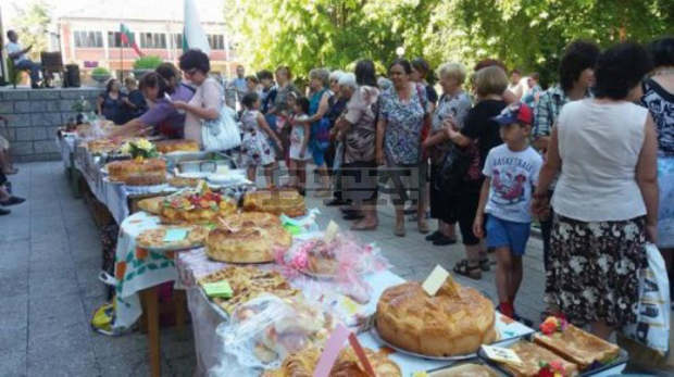 Фестивал на българската погача  се е състоял в свищовското село Овча могила