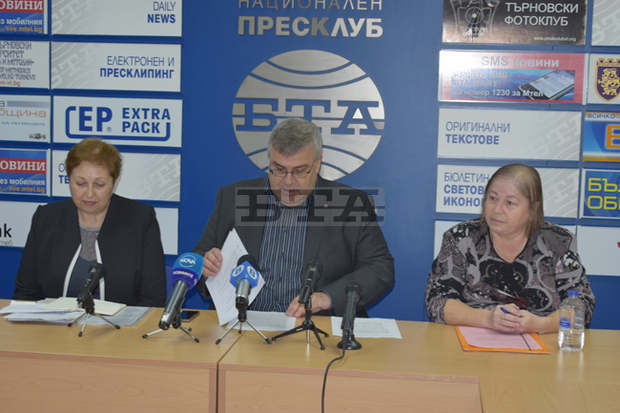 Във филиала на Центъра за спешна медицинска помощ в Горна Оряховица 27 медици са подали молби за напускане Във филиала на Центъра за спешна медицинска помощ в Горна Оряховица 27 медици са подали молби за напускане