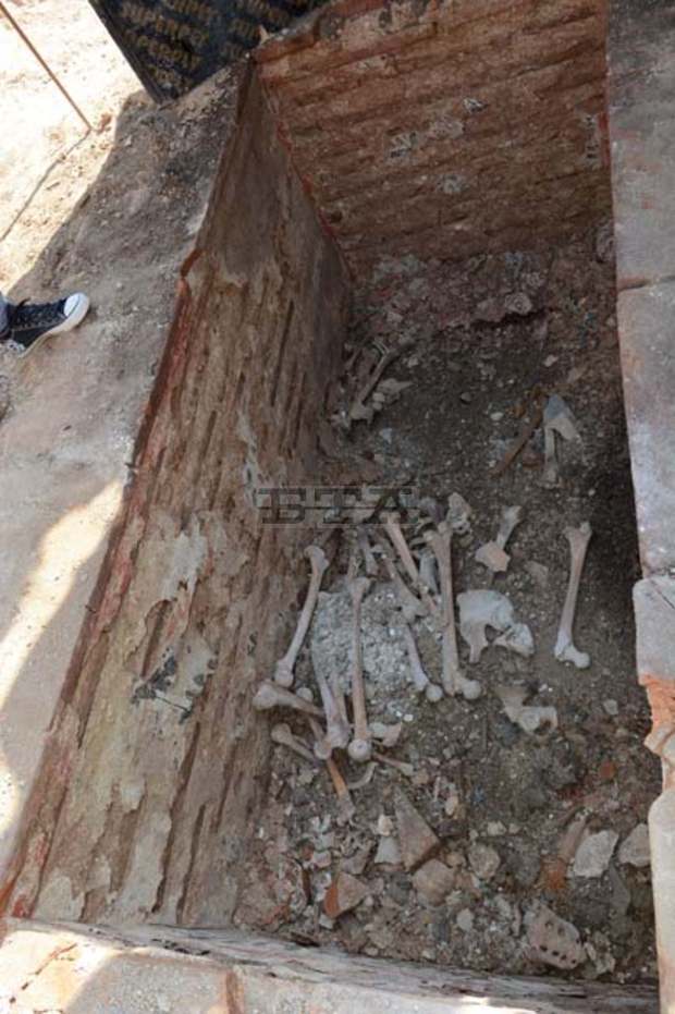 В Стара Загора откриха две антични семейни гробници със стенописи