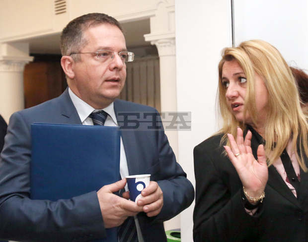 Заместник-кметът Дончо Барбалов ще изпълнява задълженията на подалия оставка Евгени Крусев Заместник-кметът Дончо Барбалов ще изпълнява задълженията на подалия оставка Евгени Крусев