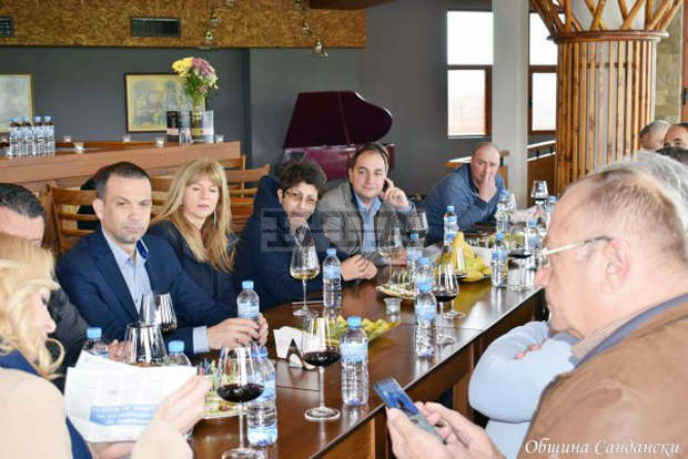 В Сандански се състоя среща на винопроизводители от региона за формиране на винено-кулинарна дестинация В Сандански се състоя среща на винопроизводители от региона за формиране на винено-кулинарна дестинация