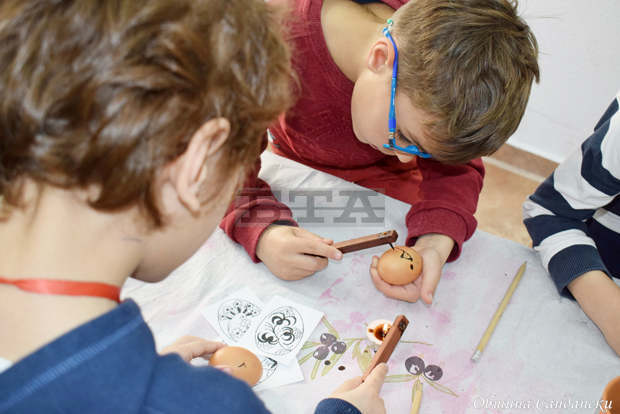 В Сандански отвори врати работилница "Изпиши яйце"