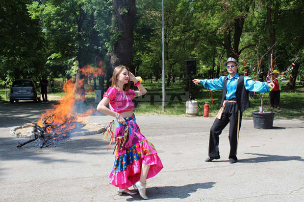 Фолклорен състав от Турция представи в Ямбол характерен за Одринска Тракия обичай