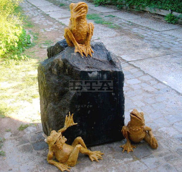 В Плевен възстановяват знакови бронзови фигурки, украсявали стар фонтан В Плевен възстановяват знакови бронзови фигурки, украсявали стар фонтан