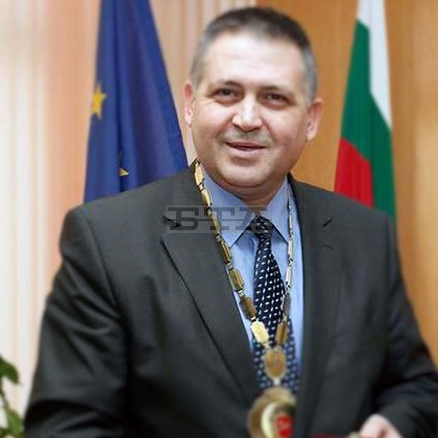 Кметът д-р Валентин Василев: Продължаваме да работим активно за превръщане на Разград в по-хубава община Кметът д-р Валентин Василев: Продължаваме да работим активно за превръщане на Разград в по-хубава община