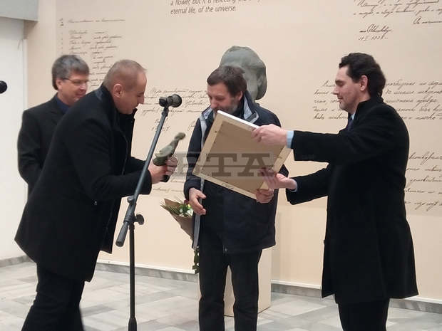 Захари Каменов е носителят на наградата за живопис "Владимир Димитров-Майстора" Захари Каменов е носителят на наградата за живопис "Владимир Димитров-Майстора"