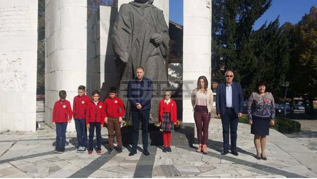 В Банско отбелязаха Деня на народните будители В Банско отбелязаха Деня на народните будители