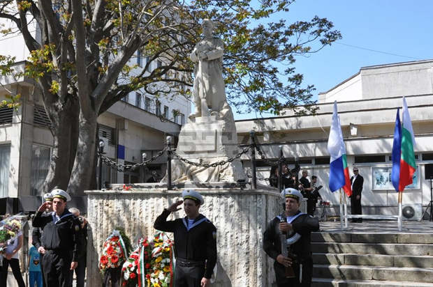 В Бургас ще бъде открита паметна плоча с имената на 300 местни военни герои В Бургас ще бъде открита паметна плоча с имената на 300 местни военни герои