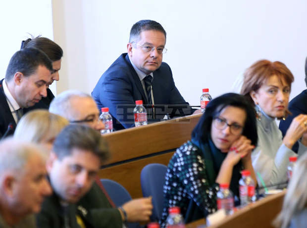 Заместник-кметът Дончо Барбалов ще изпълнява задълженията на подалия оставка Евгени Крусев Заместник-кметът Дончо Барбалов ще изпълнява задълженията на подалия оставка Евгени Крусев