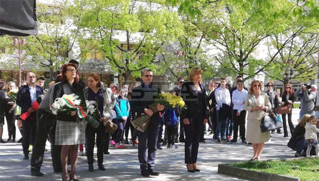 В Благоевград отбелязаха 167 години от рождението на революционера Георги Измирлиев-Македончето В Благоевград отбелязаха 167 години от рождението на революционера Георги Измирлиев-Македончето