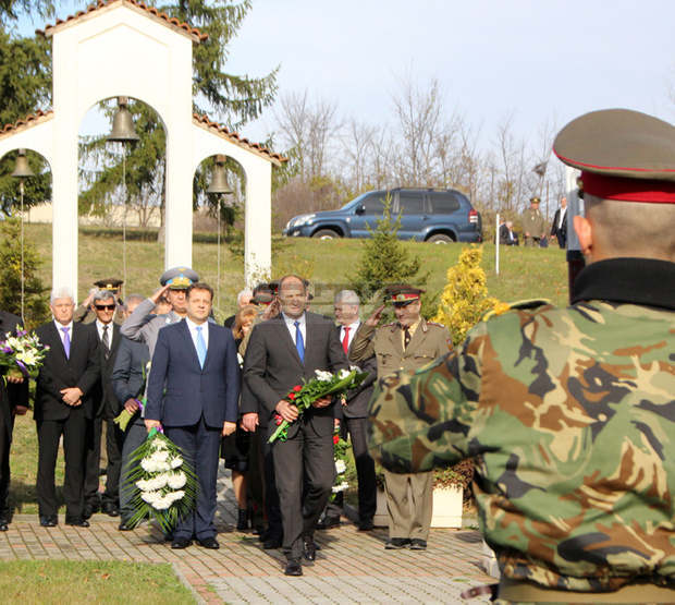 Кметът на Велико Търново Даниел Панов благодари на НВУ "Васил Левски" за ползотворното партньорство Кметът на Велико Търново Даниел Панов благодари на НВУ "Васил Левски" за ползотворното партньорство
